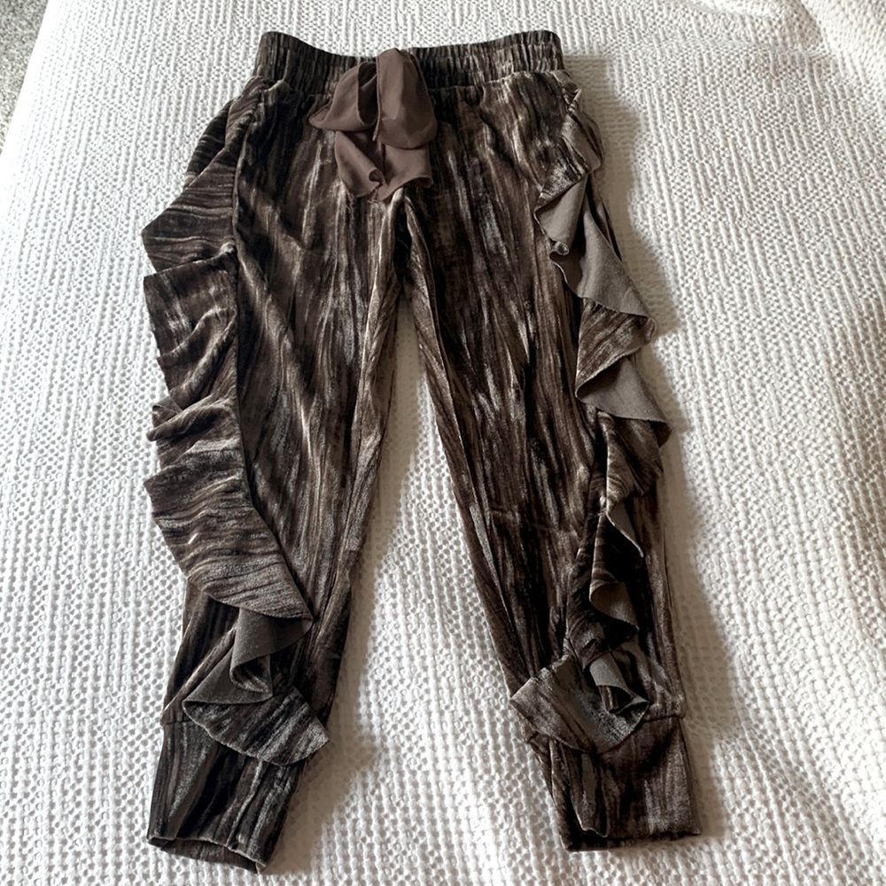 Mia Joy (Joyfolie) crinkle velvet jogger pants